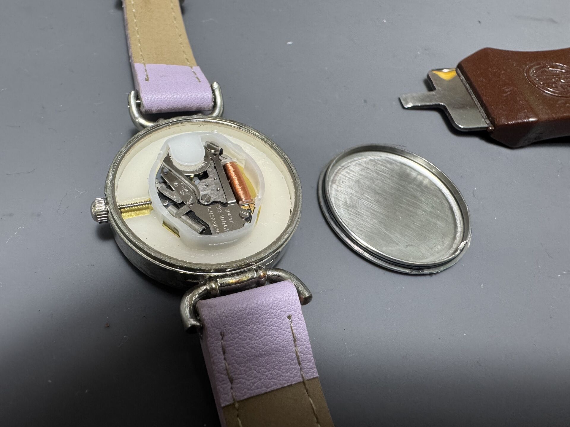 FOSSILの時計の電池交換