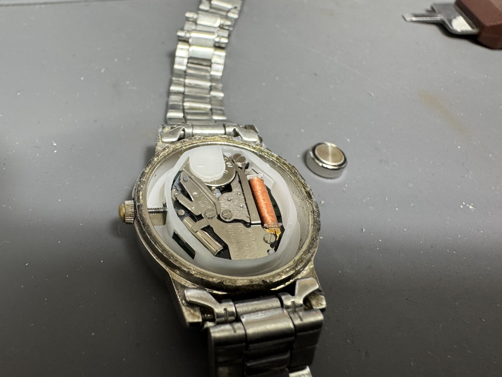 FOSSILの時計の電池交換