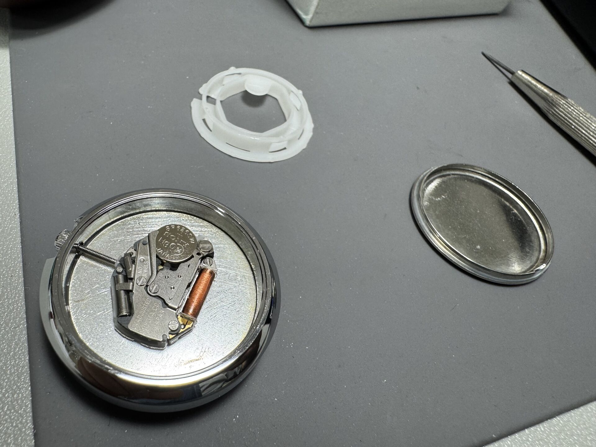 FOSSILの時計の電池交換