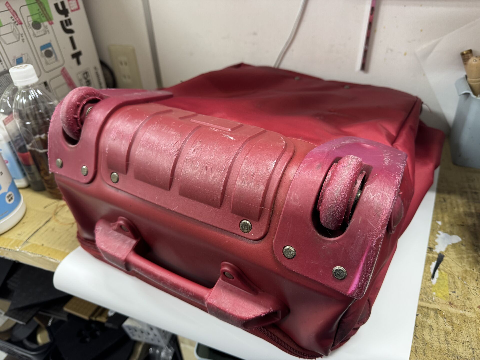 キャリーバッグの内蔵型タイヤの交換