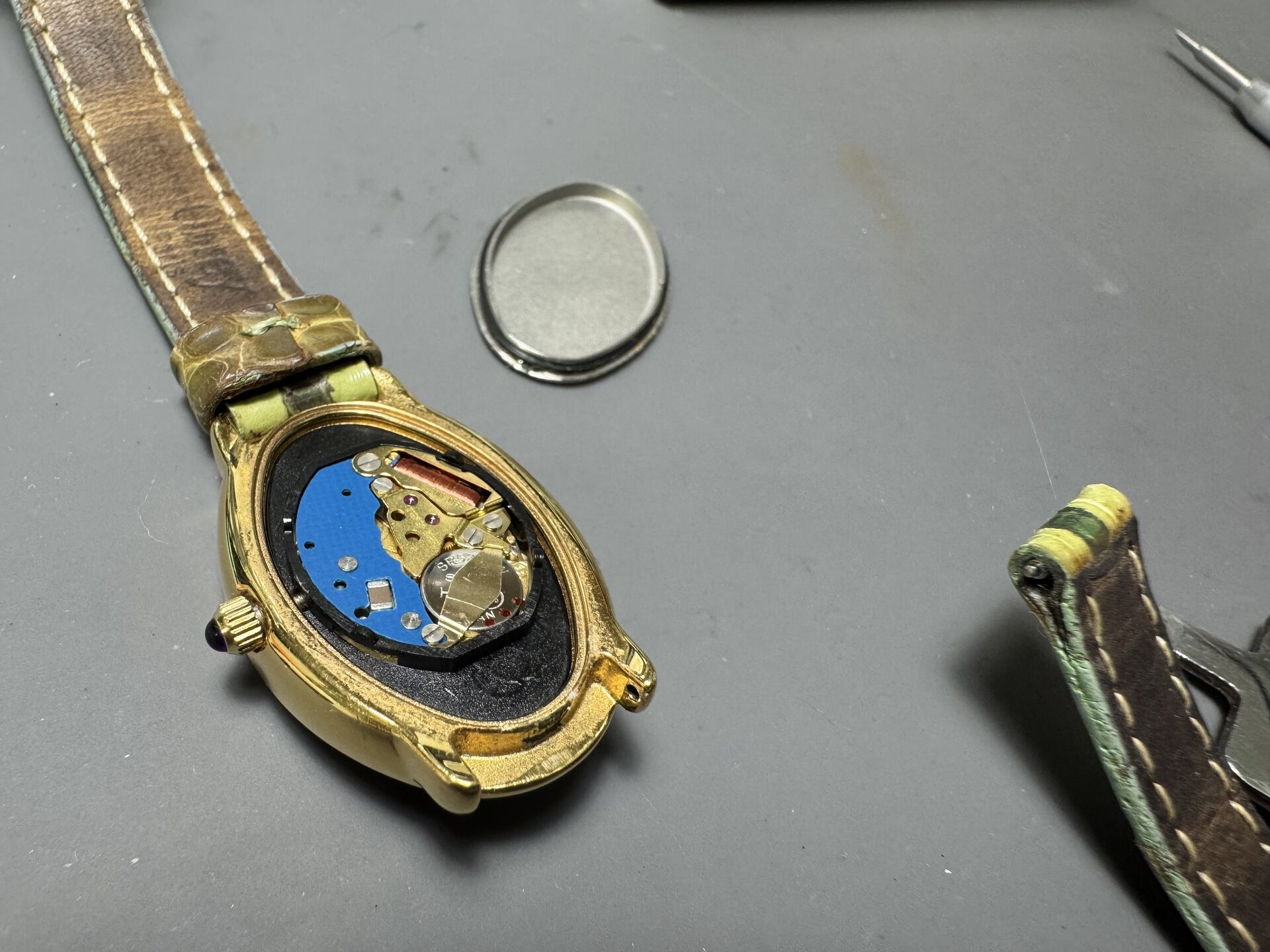 FOSSILの時計の電池交換